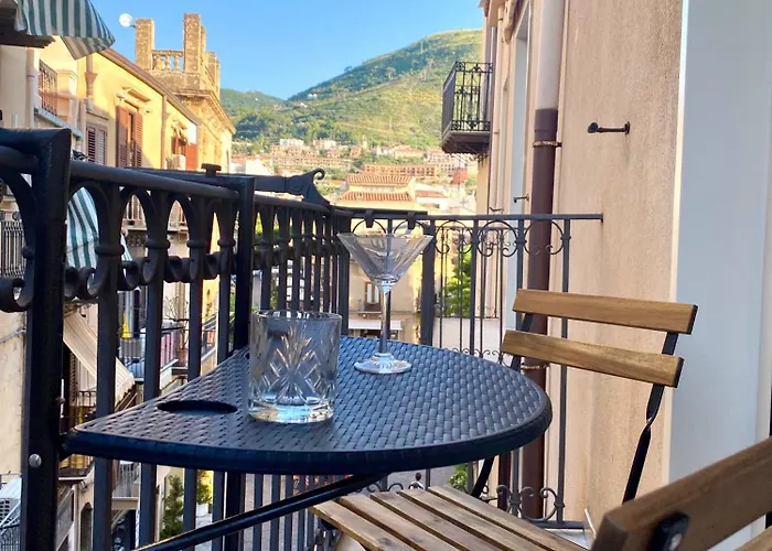 La Casa Dell'artemisia * Чефалу